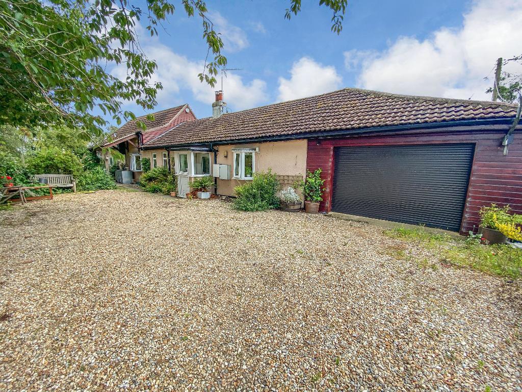4 Bedroom Detached Bungalow For Sale in Gravel Bank, St Johns Fen End