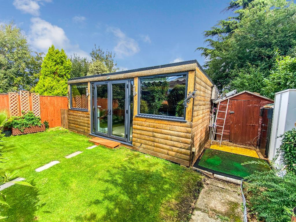 4 Bedroom SemiDetached House For Sale in Mount Drive, Wisbech, Cambs