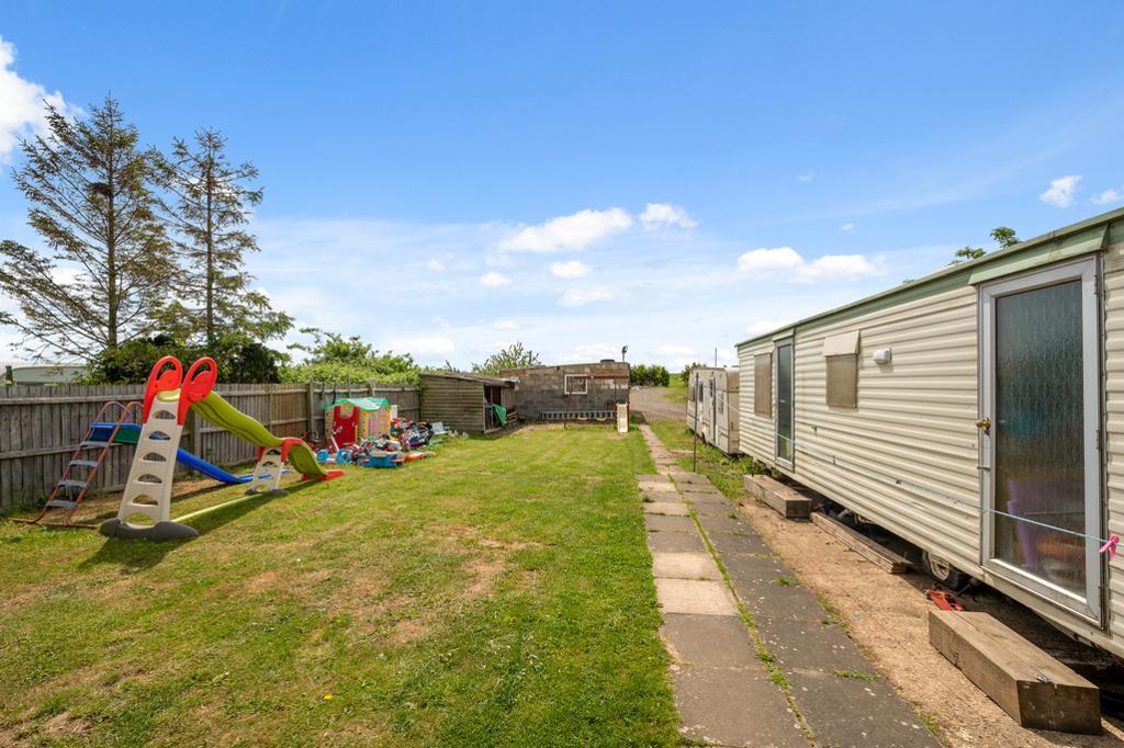 4 Bedroom SemiDetached House For Sale in Common Bank, Throckenholt