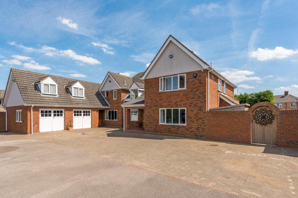 4 Bedroom Detached House For Sale in Old Lynn Road, Wisbech, Cambs