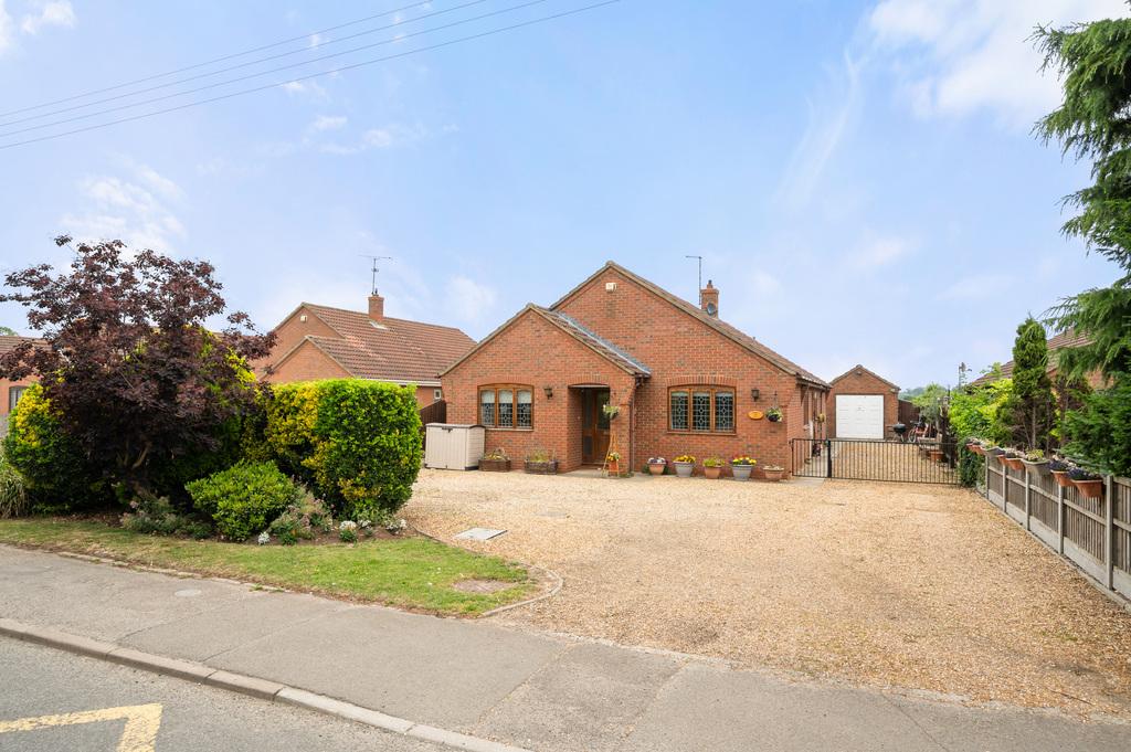 4 Bedroom Detached Bungalow For Sale in Church Way, Tydd St Mary