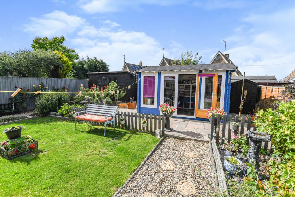 2 Bedroom Detached Bungalow For Sale in Westfield Road, NewtonInThe