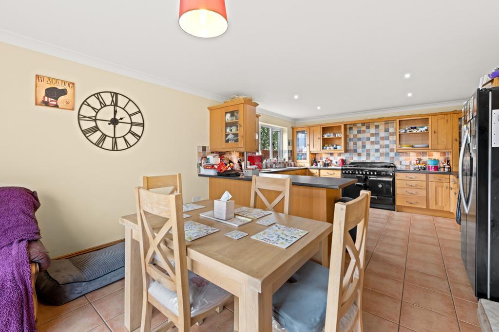 5 Bedroom Detached House For Sale in High Road, Wisbech St Mary