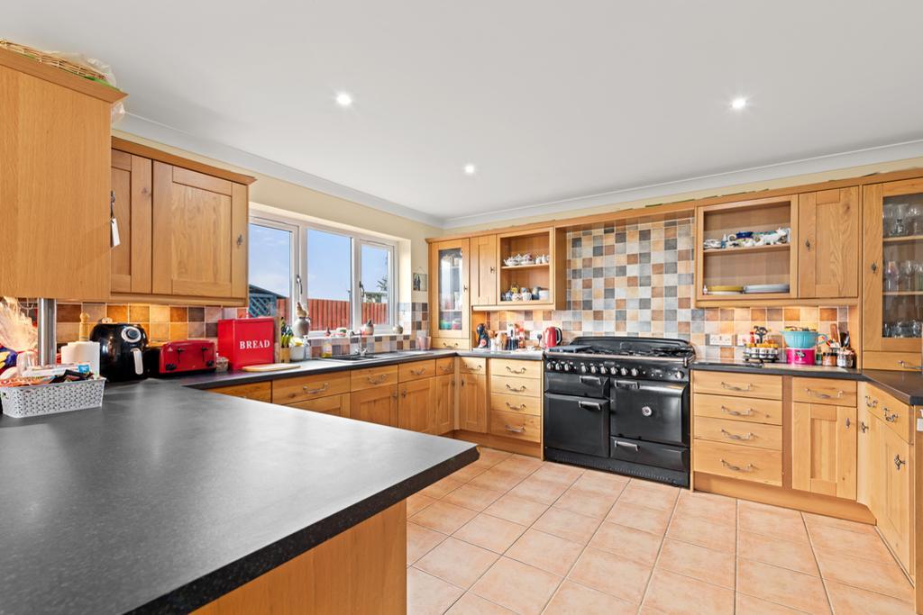 5 Bedroom Detached House For Sale in High Road, Wisbech St Mary