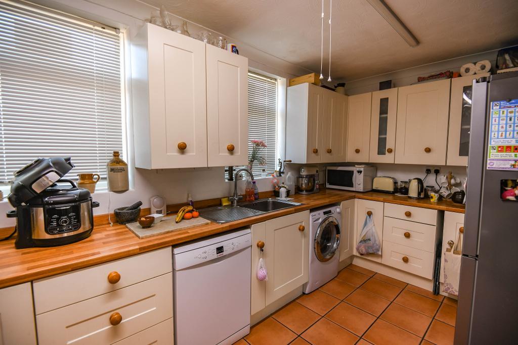 4 Bedroom SemiDetached House For Sale in High Road, Elm, Wisbech