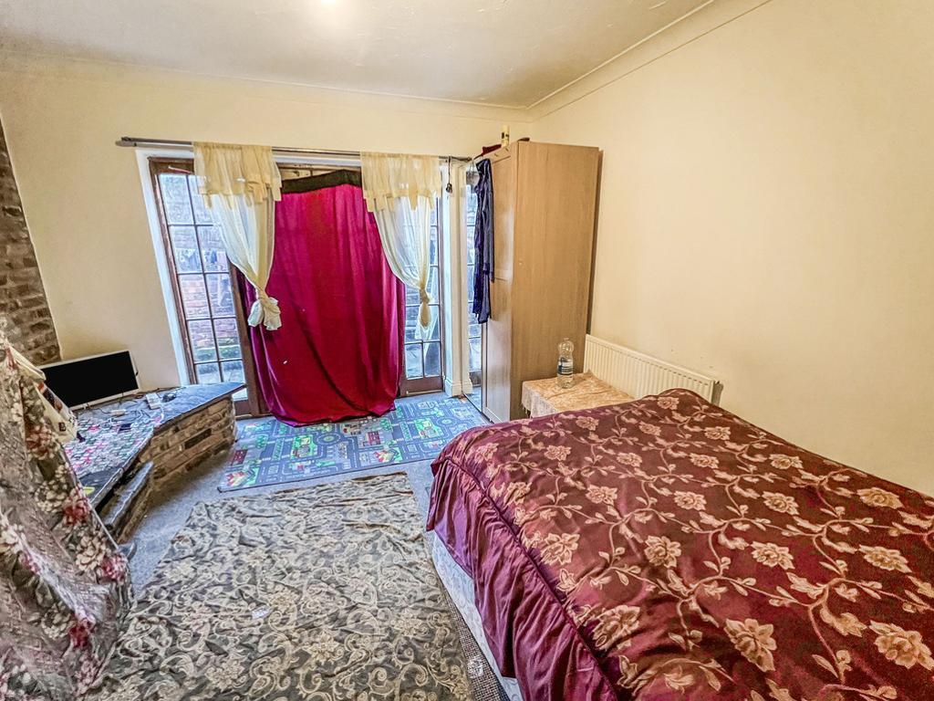 6 Bedroom Character Property For Sale in Oil Mill Lane, Wisbech