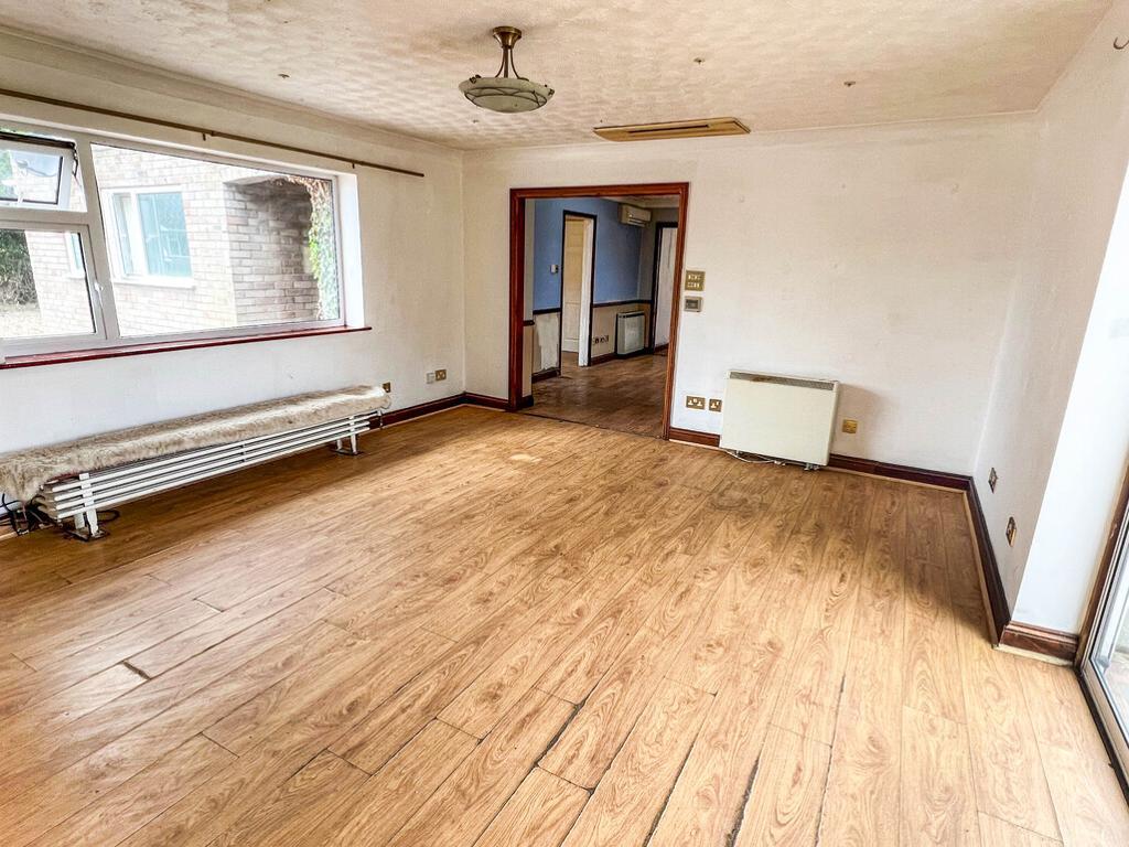 4 Bedroom Detached Bungalow For Sale in Mays Lane, Leverington, Wisbech