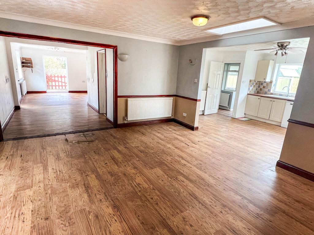 4 Bedroom Detached Bungalow For Sale in Mays Lane, Leverington, Wisbech