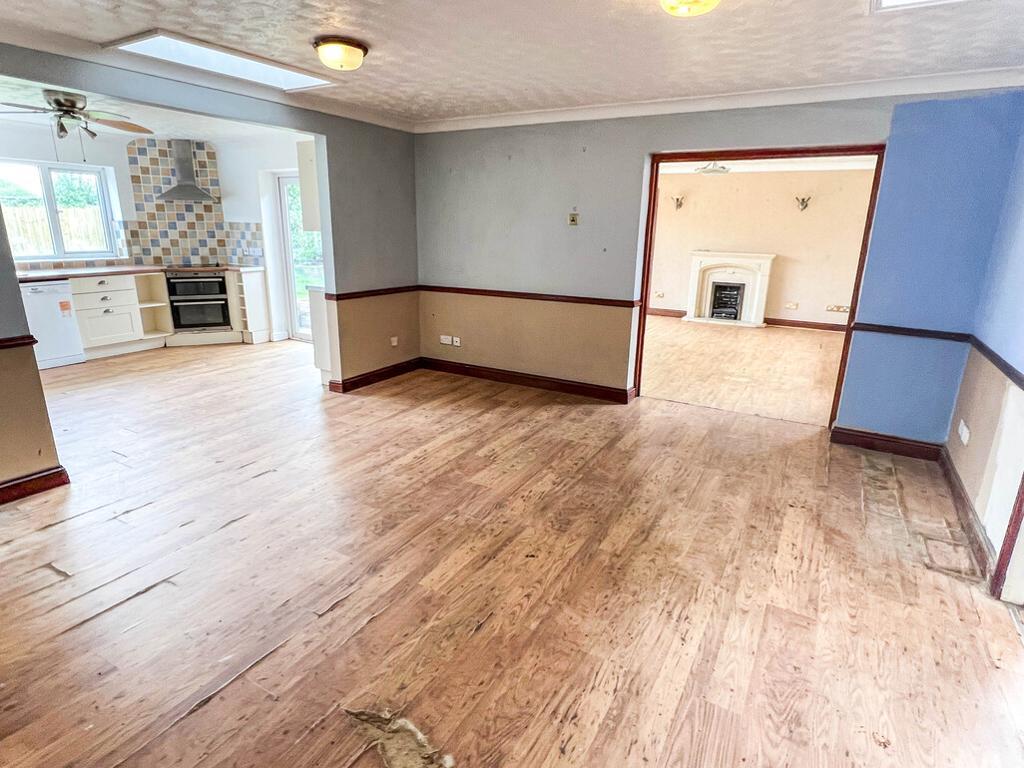 4 Bedroom Detached Bungalow For Sale in Mays Lane, Leverington, Wisbech