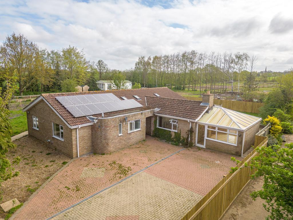 4 Bedroom Detached Bungalow For Sale in Mays Lane, Leverington, Wisbech