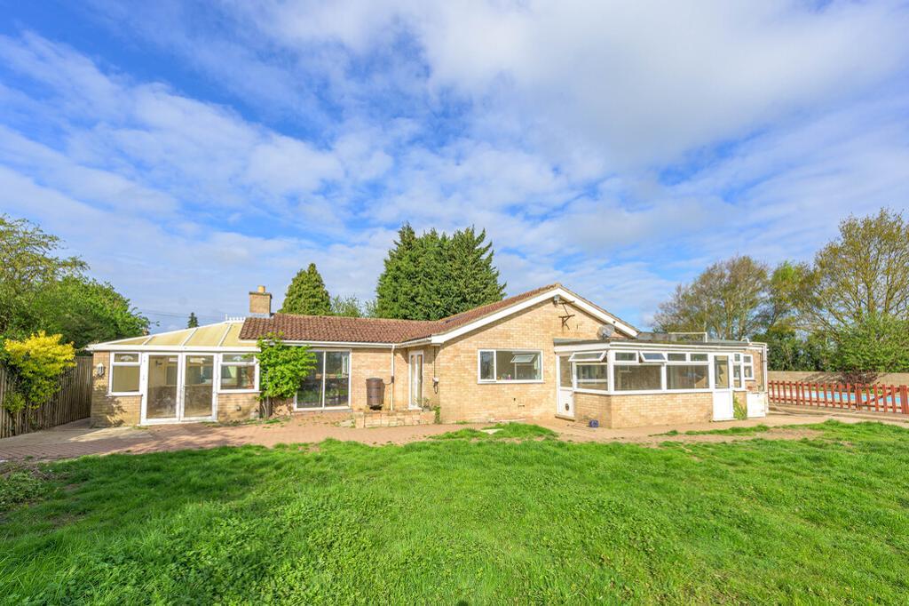 4 Bedroom Detached Bungalow For Sale in Mays Lane, Leverington, Wisbech