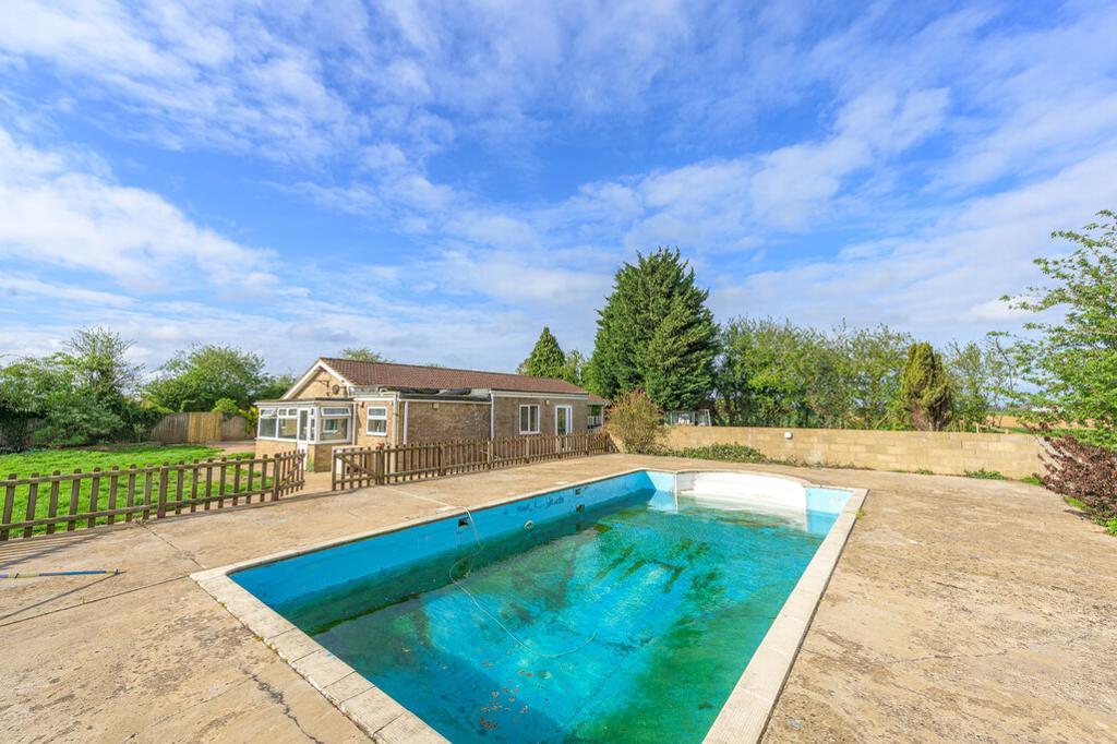 4 Bedroom Detached Bungalow For Sale in Mays Lane, Leverington, Wisbech