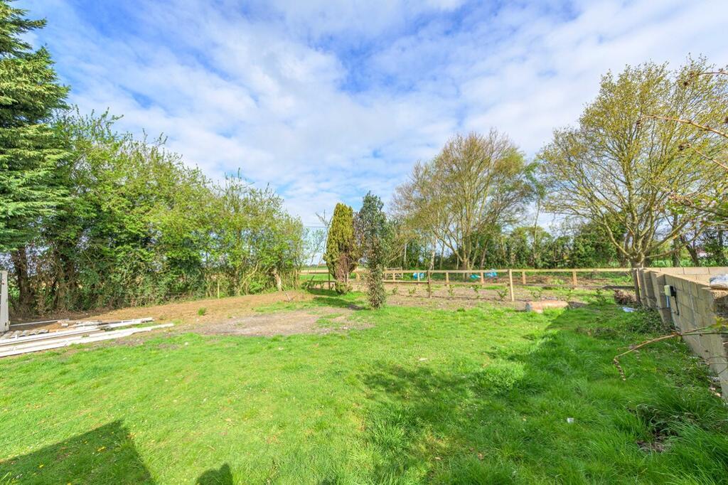 4 Bedroom Detached Bungalow For Sale in Mays Lane, Leverington, Wisbech