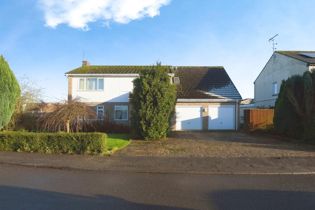5 Bedroom Detached House For Sale in Church End, Leverington, Wisbech