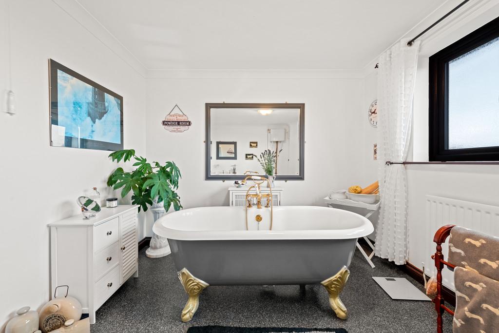 4 Bedroom Detached House For Sale in Church Lane, Newton, Wisbech